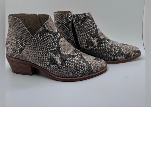 Vince Camuto Shoes - Vince Camuto Women”s Arendara Bootie Natural Snake Print Leather Size 7 .5 M